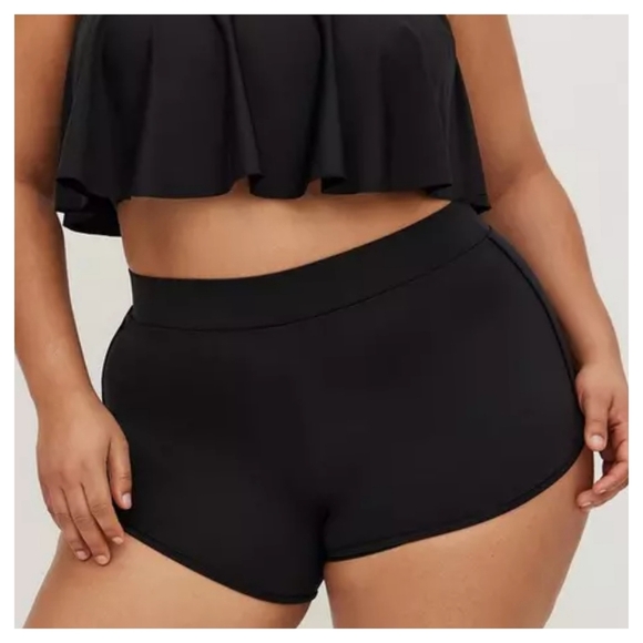 Torrid Black High-Rise 4 Inch Swim Short Size 4 - Picture 1 of 6